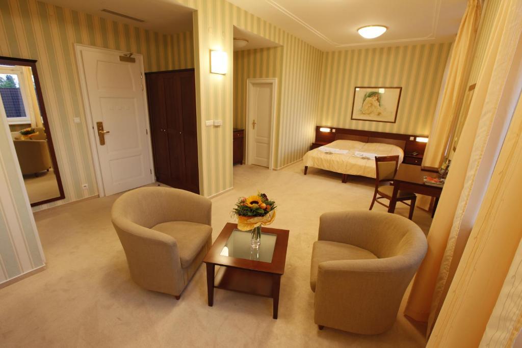 Hotel Sandor Pavillon Piest'any Oda fotoğraf